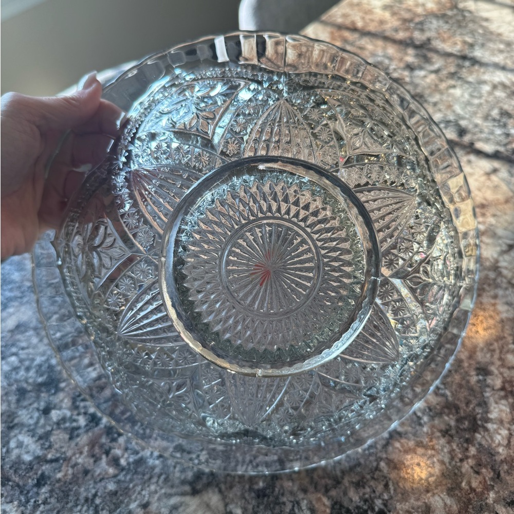 Vintage Indiana Glass serving bowl - Picture 5 of 6
